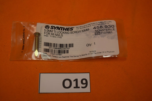 Synthes 458.930 Titanium Locking Screw 5 x 30mm -NEW